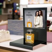 Product glorifiers for retail displays