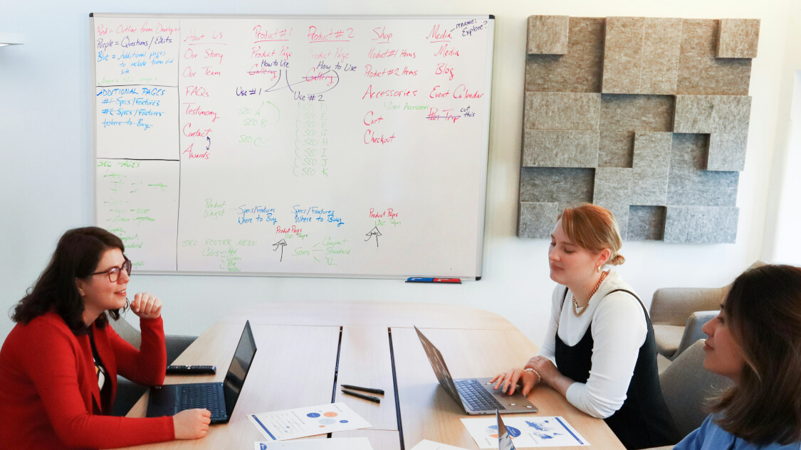 Reducing Office Clutter with Displays Reducing Office Clutter with Displays