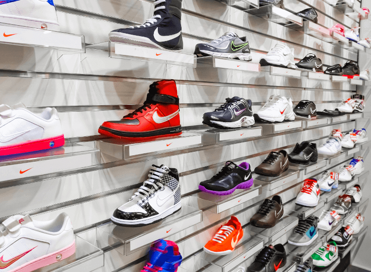 Slatwall shoe displays