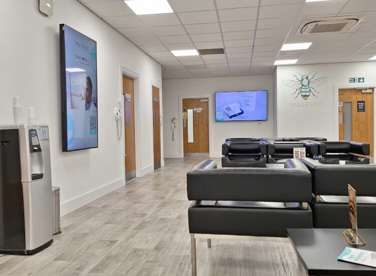 Waiting room sign for tables