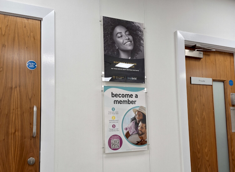 Waiting room sign for tables